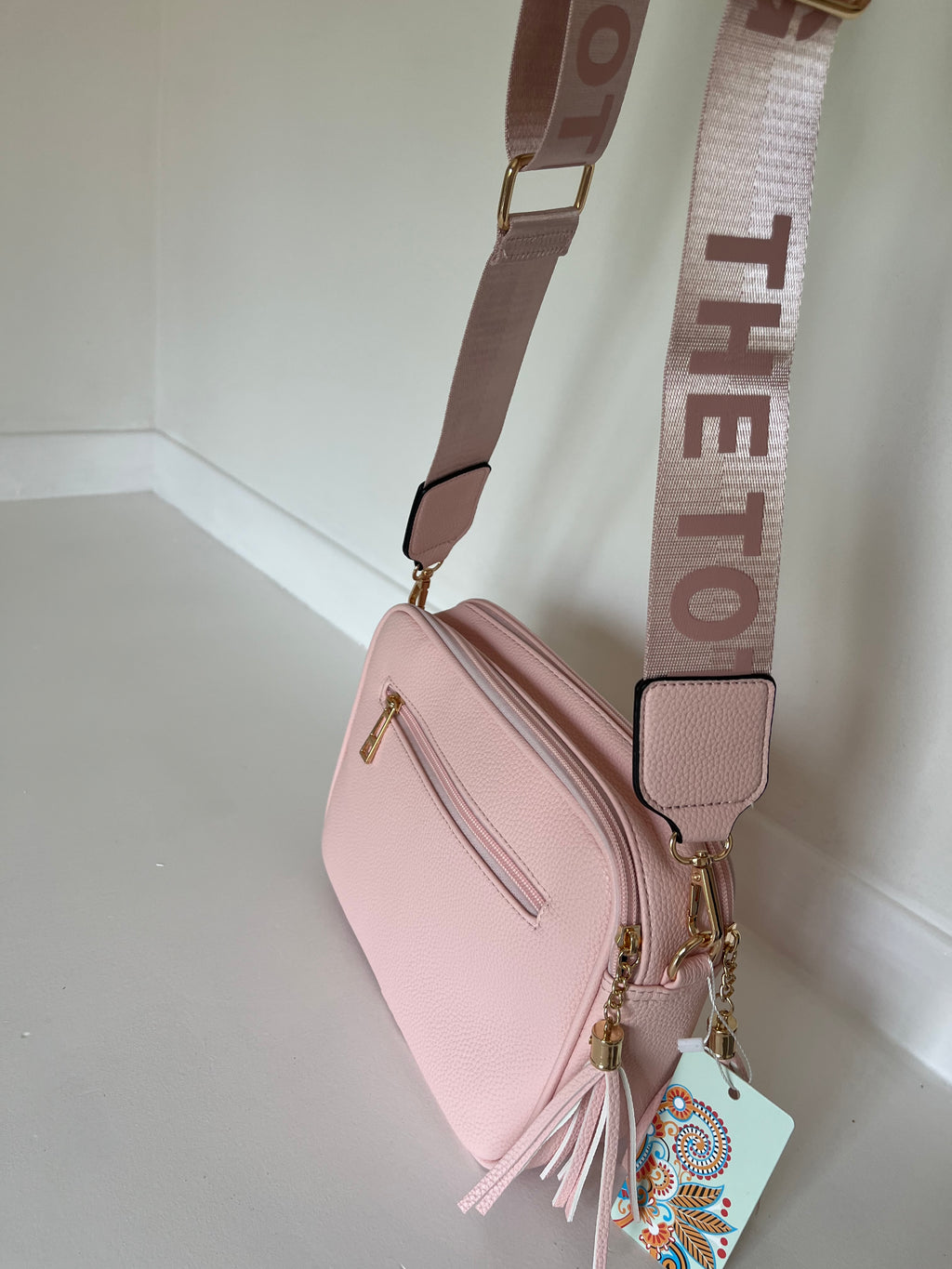 The small tote bag