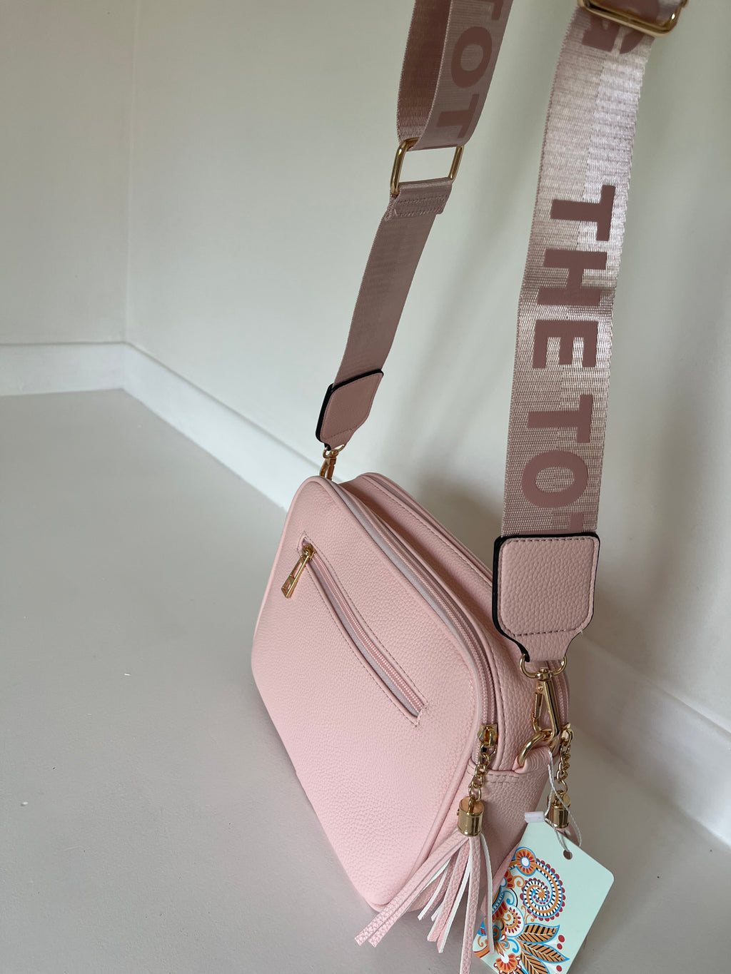 The small tote bag